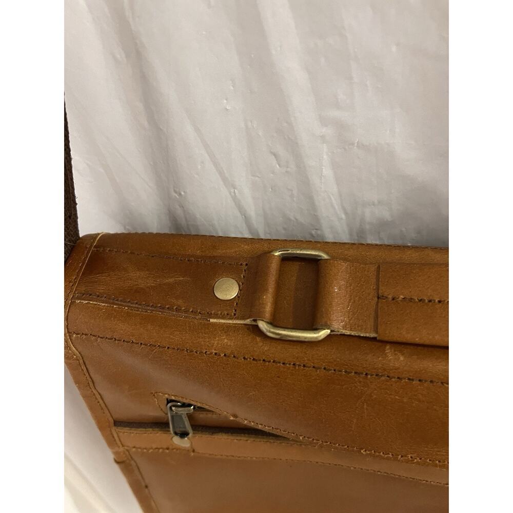 Brown Leather Messenger Bag Vintage 11x10x3 Some Wear And Buckle Is Loose As Is - Picture 14 of 16